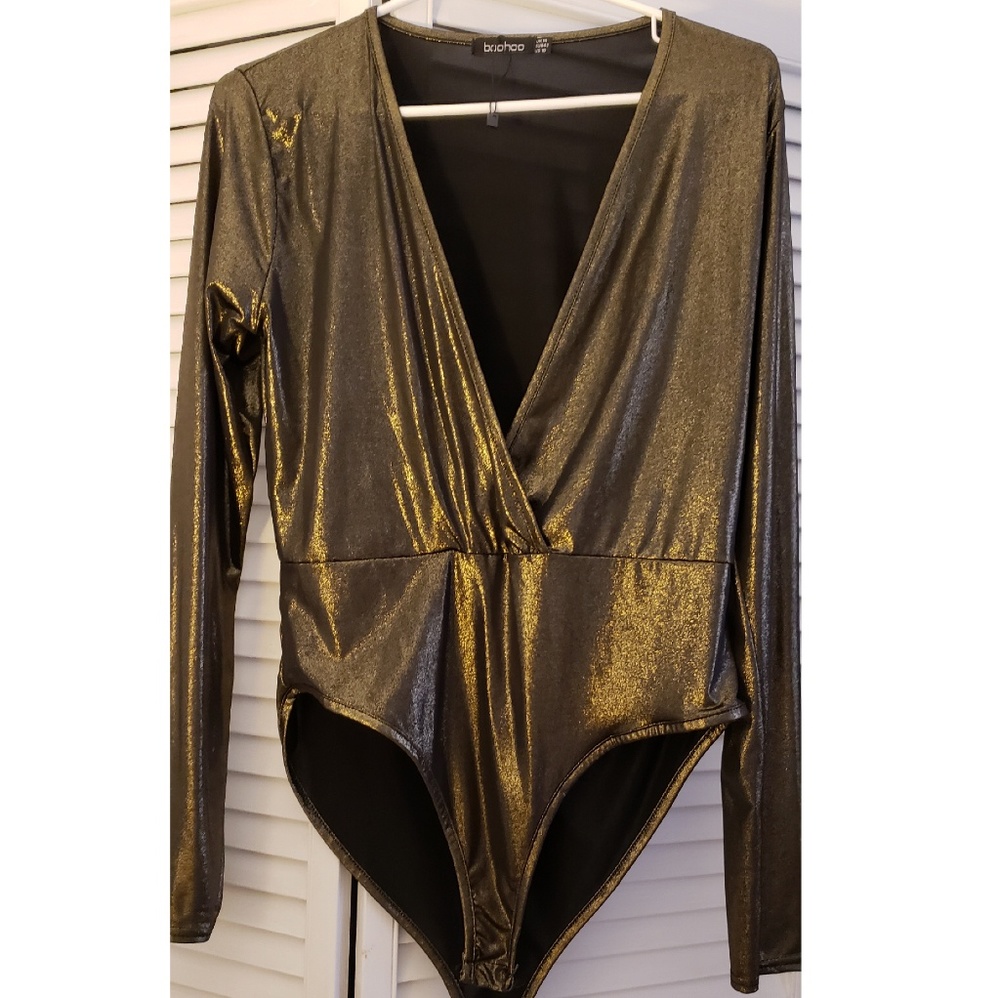 •BOOHOO-SIZE US10- METALLIC GOLD long sleeve body